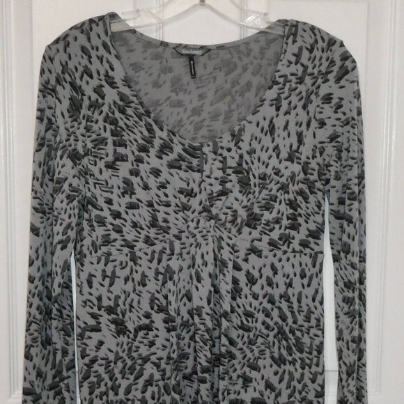 BRAND NEW DAISY FUENTES GRAY & BLACK DRESSIER DRESS SHIRT TOP WOMENS SMALL - Picture 1 of 2